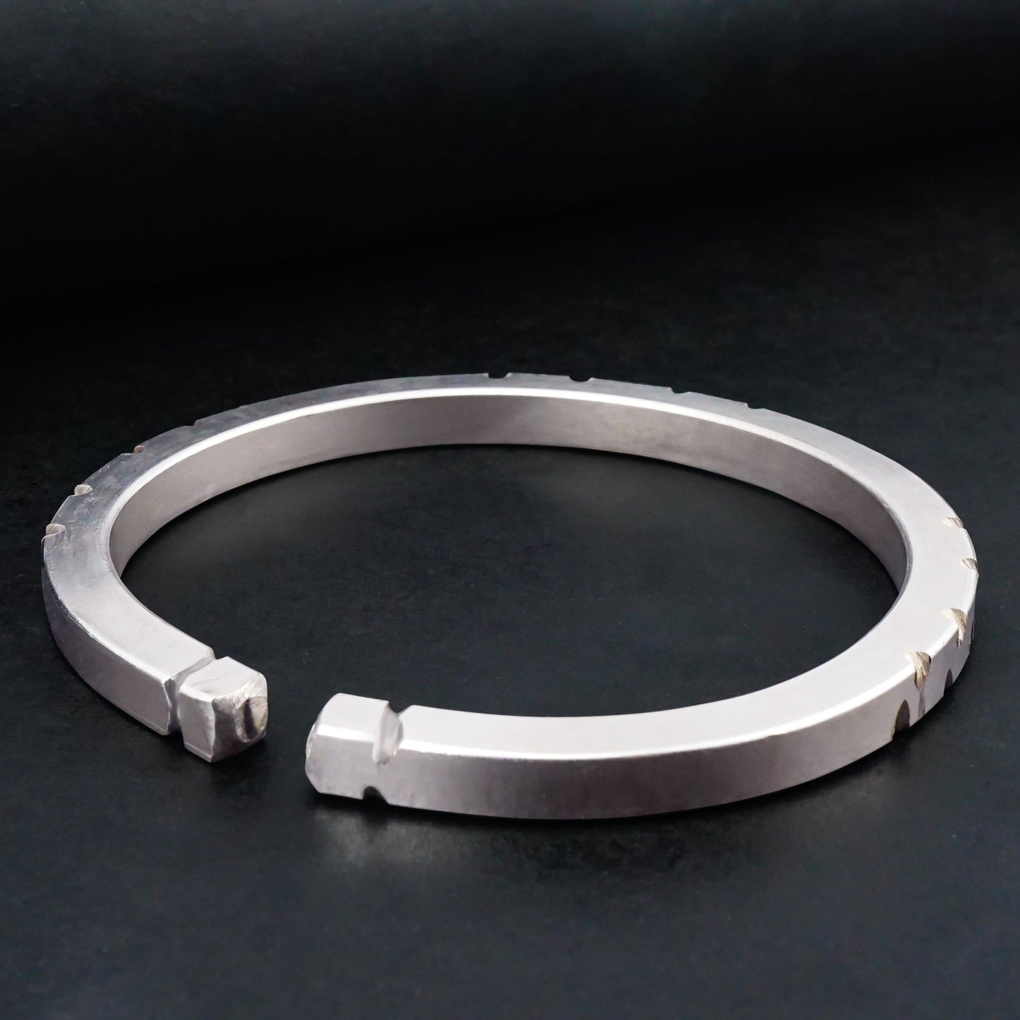 6mm Silver Radiate Bangle