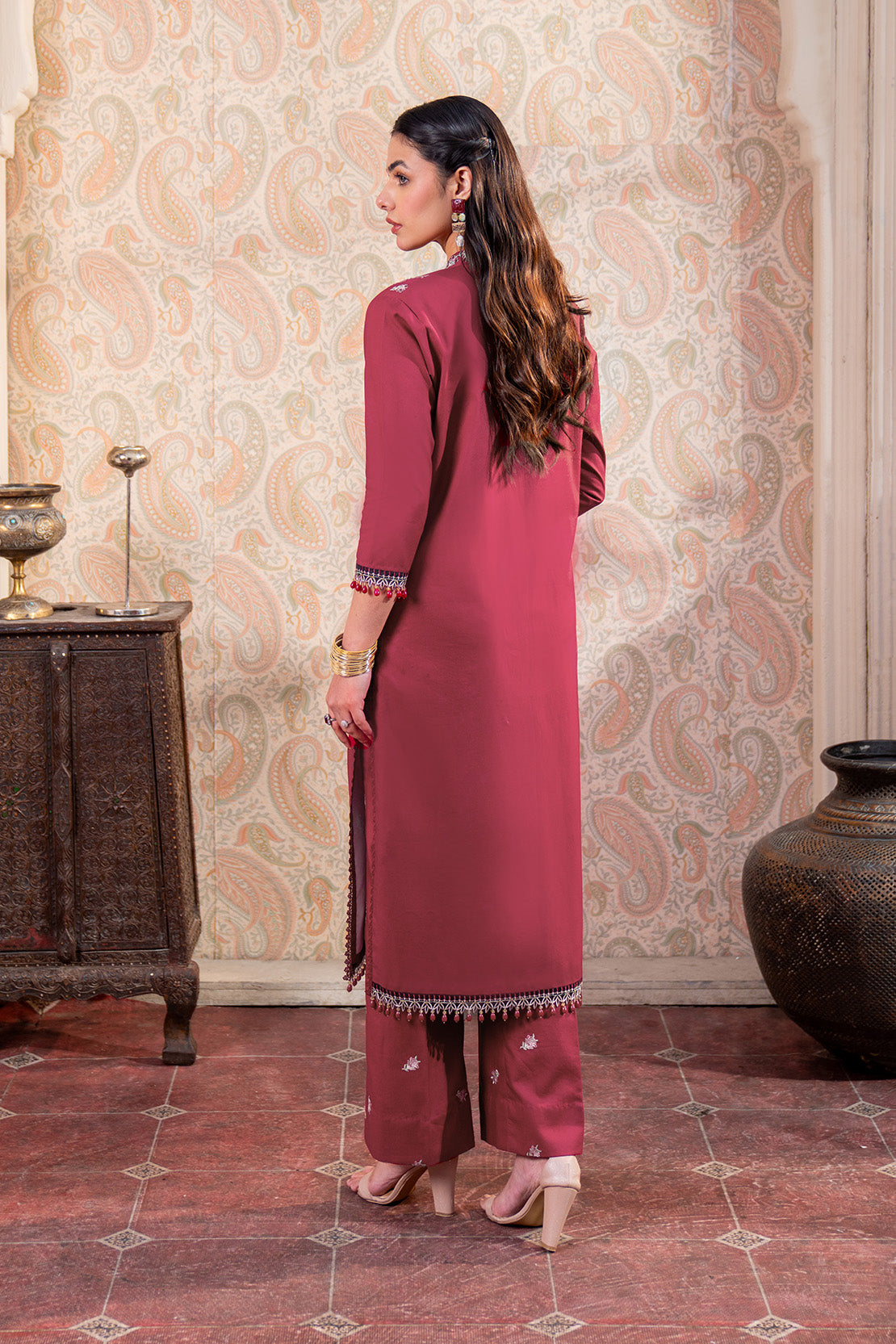 Embroidered - 2 Pc Lawn Suit