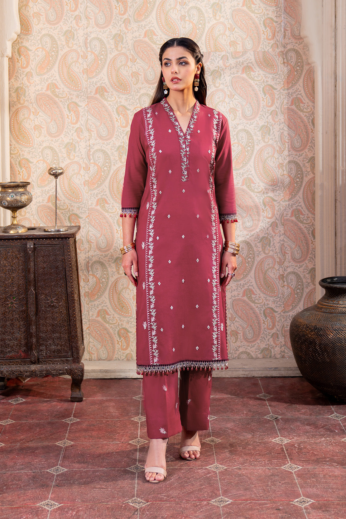 Embroidered - 2 Pc Lawn Suit