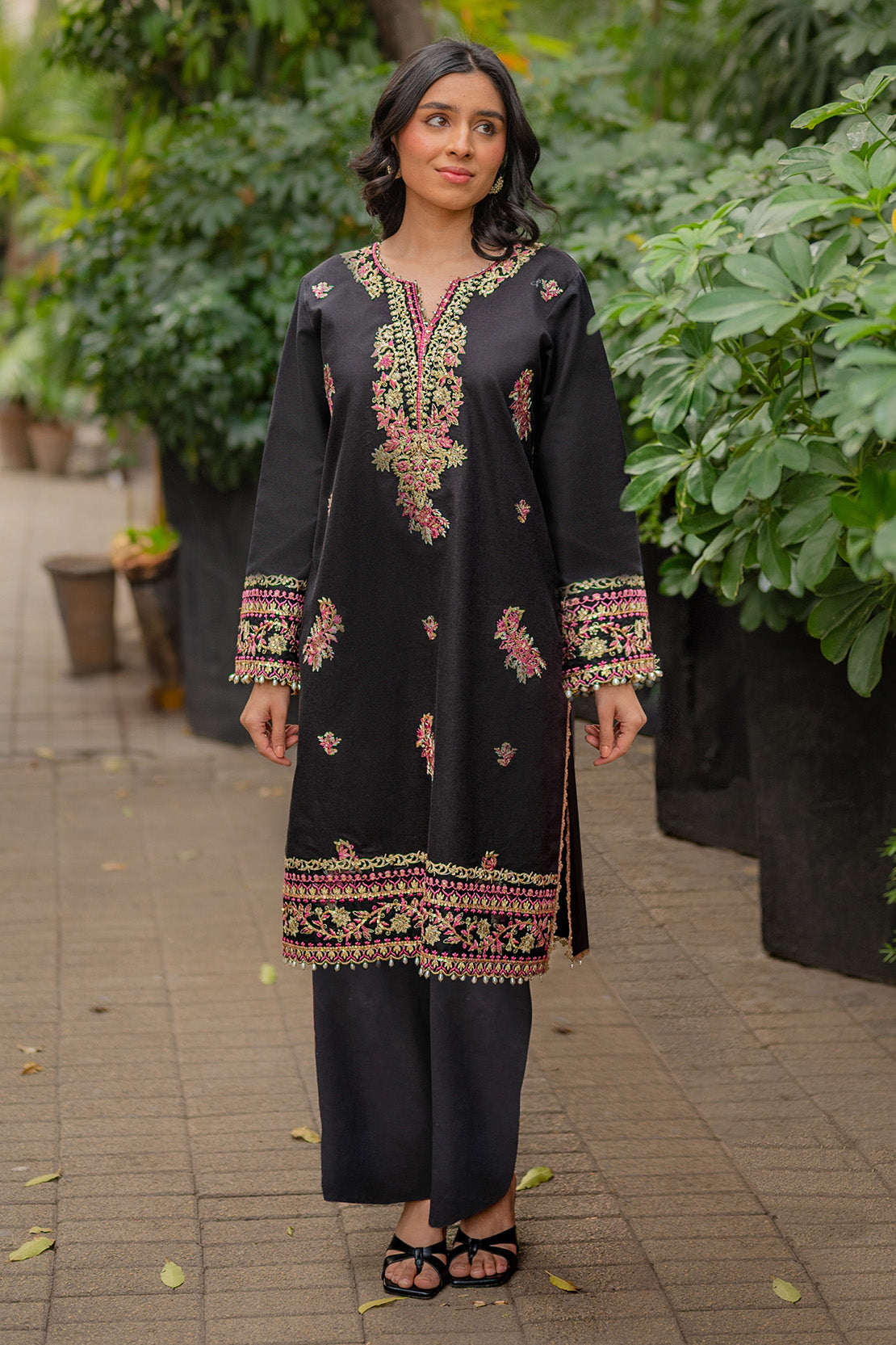 Embroidered - 2 Pc Lawn Suit