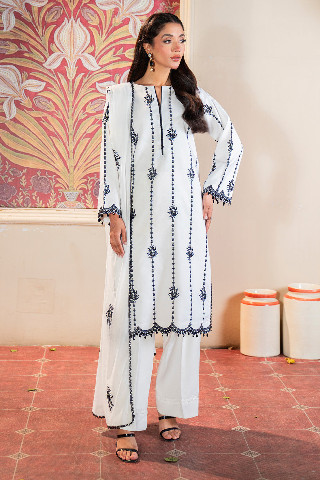 Embroidered - 2 Pc Lawn Suit