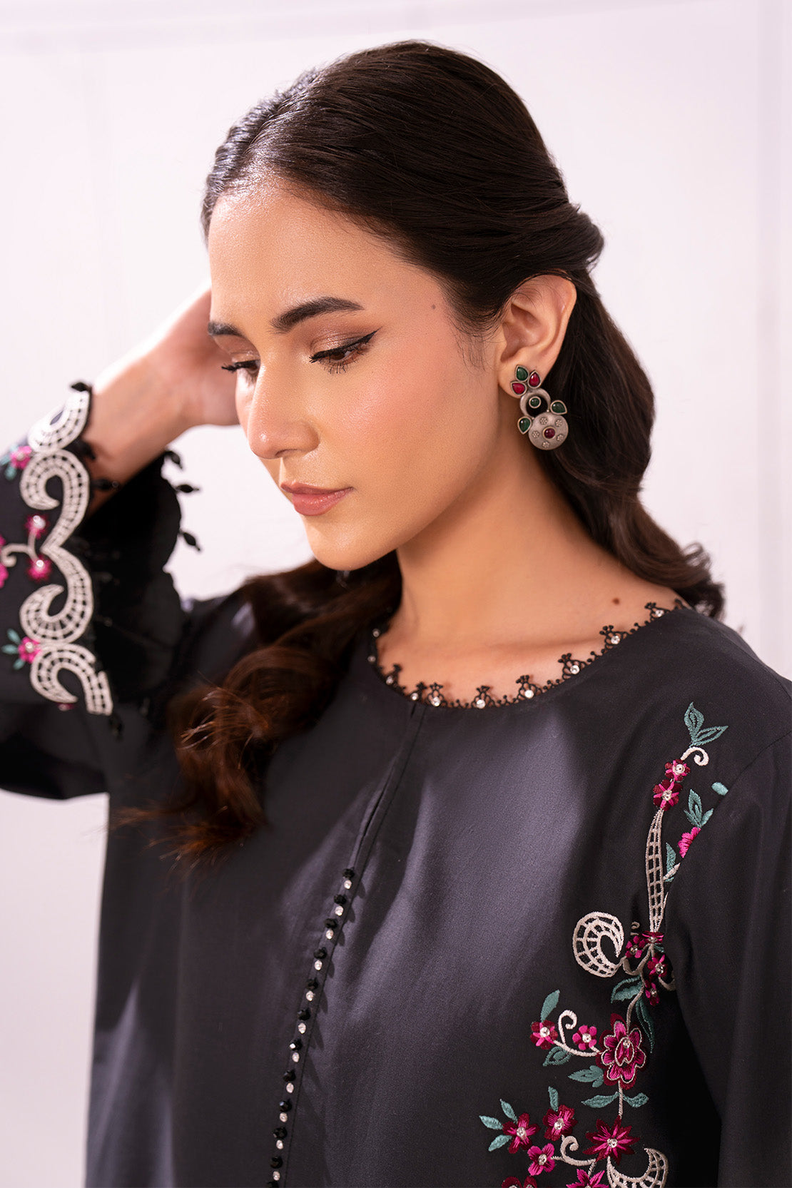 Embroidered - 2 Pc Lawn Suit