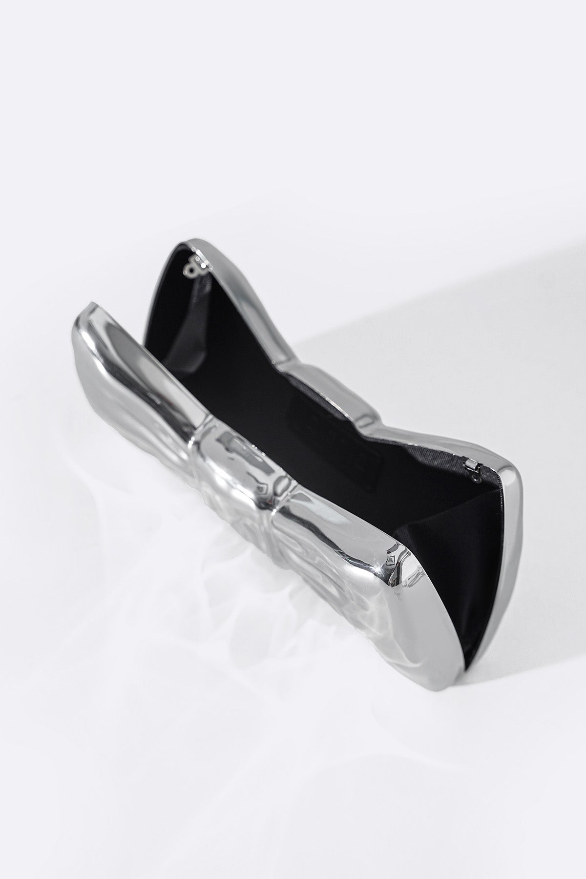 BOWTIE METAL CLUTCH