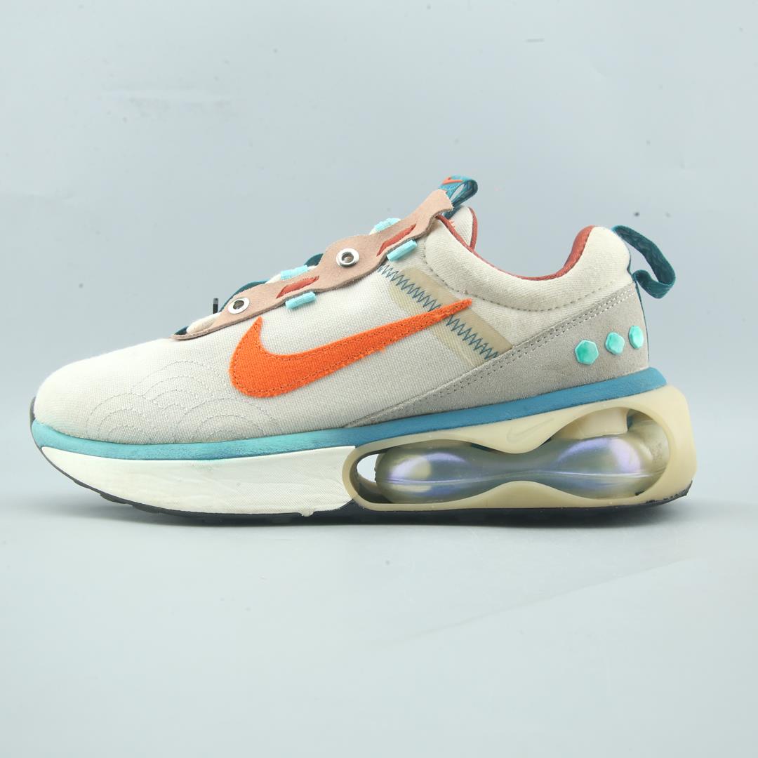 NIKE AIR MAX 2021