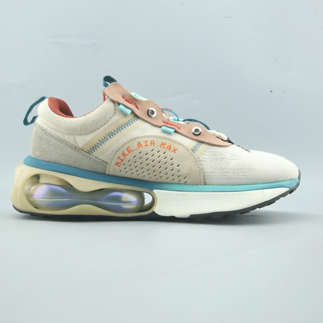 NIKE AIR MAX 2021