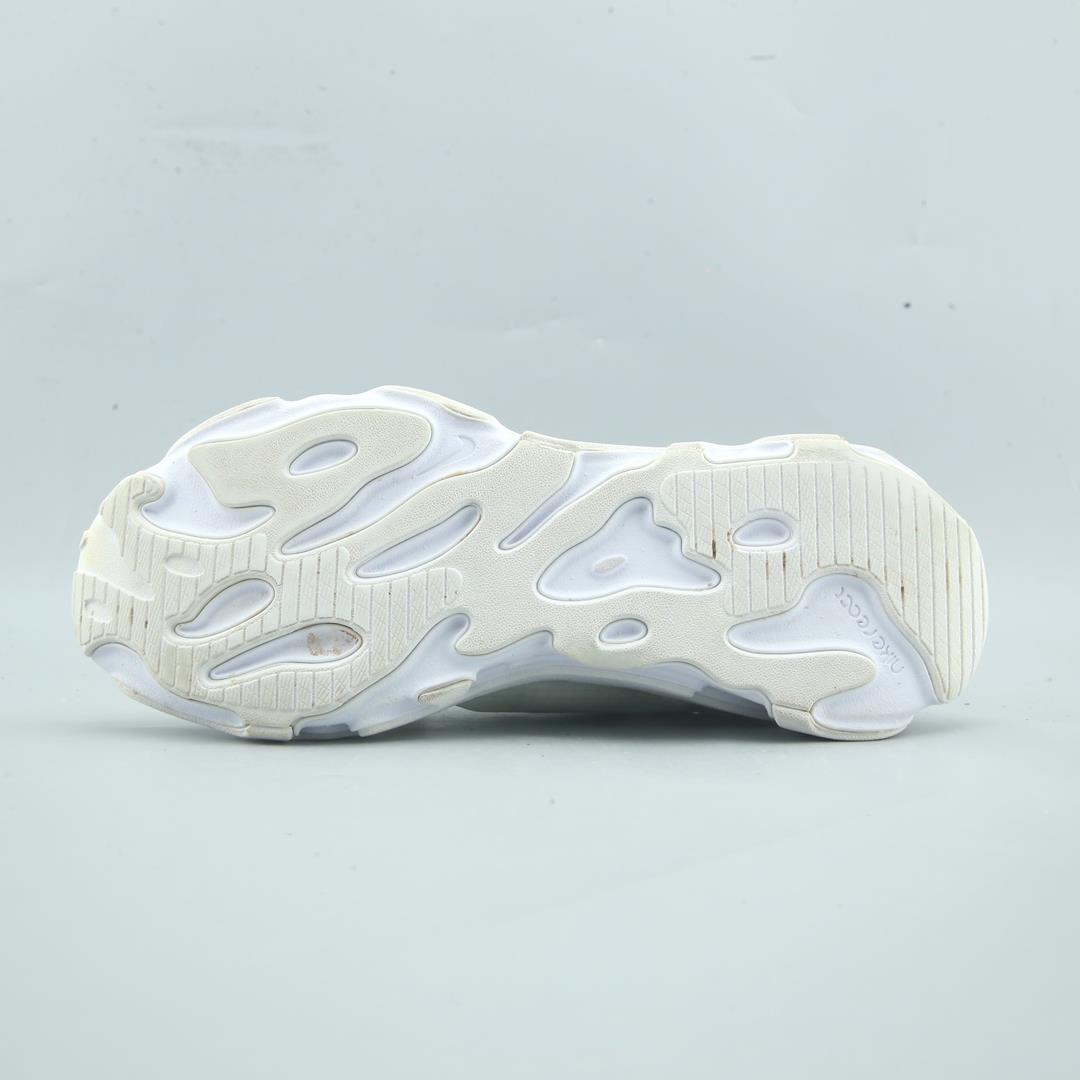NIKE REACT LIVE