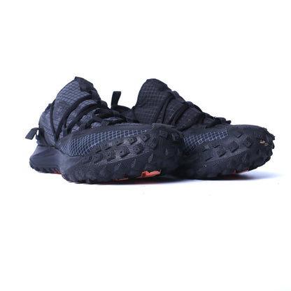 NIKE  ACG MOUNTAIN FLY LOW