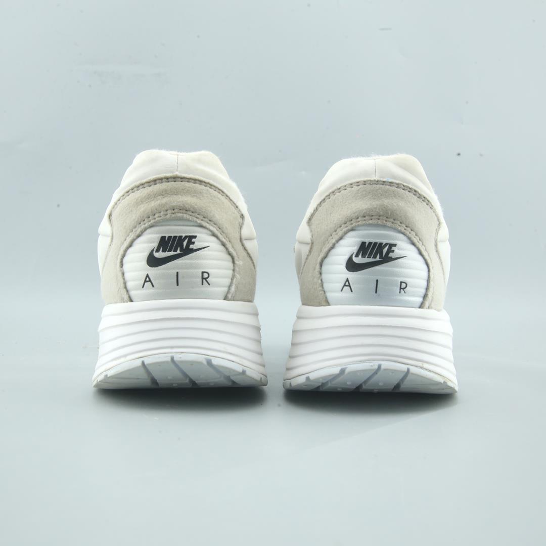 NIKE AIR MAX SOLO