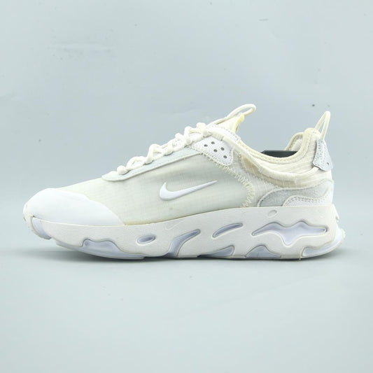 NIKE REACT LIVE