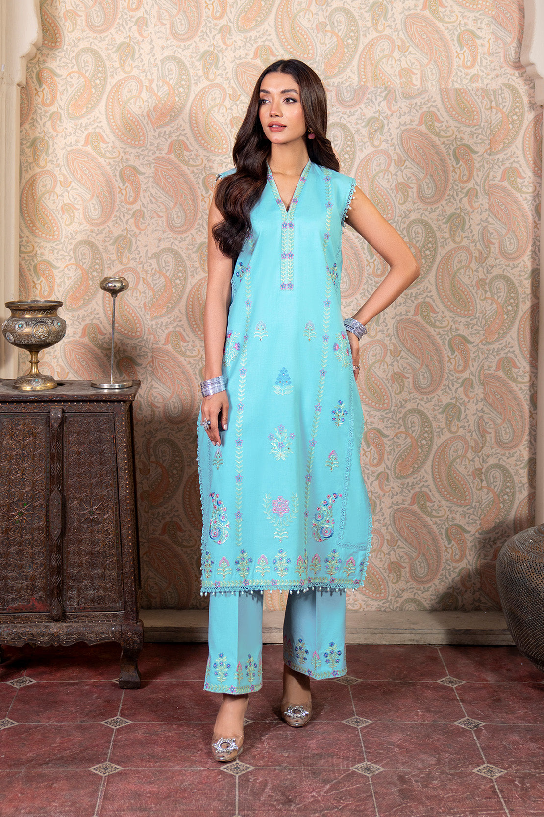 Embroidered - 2 Pc Lawn Suit