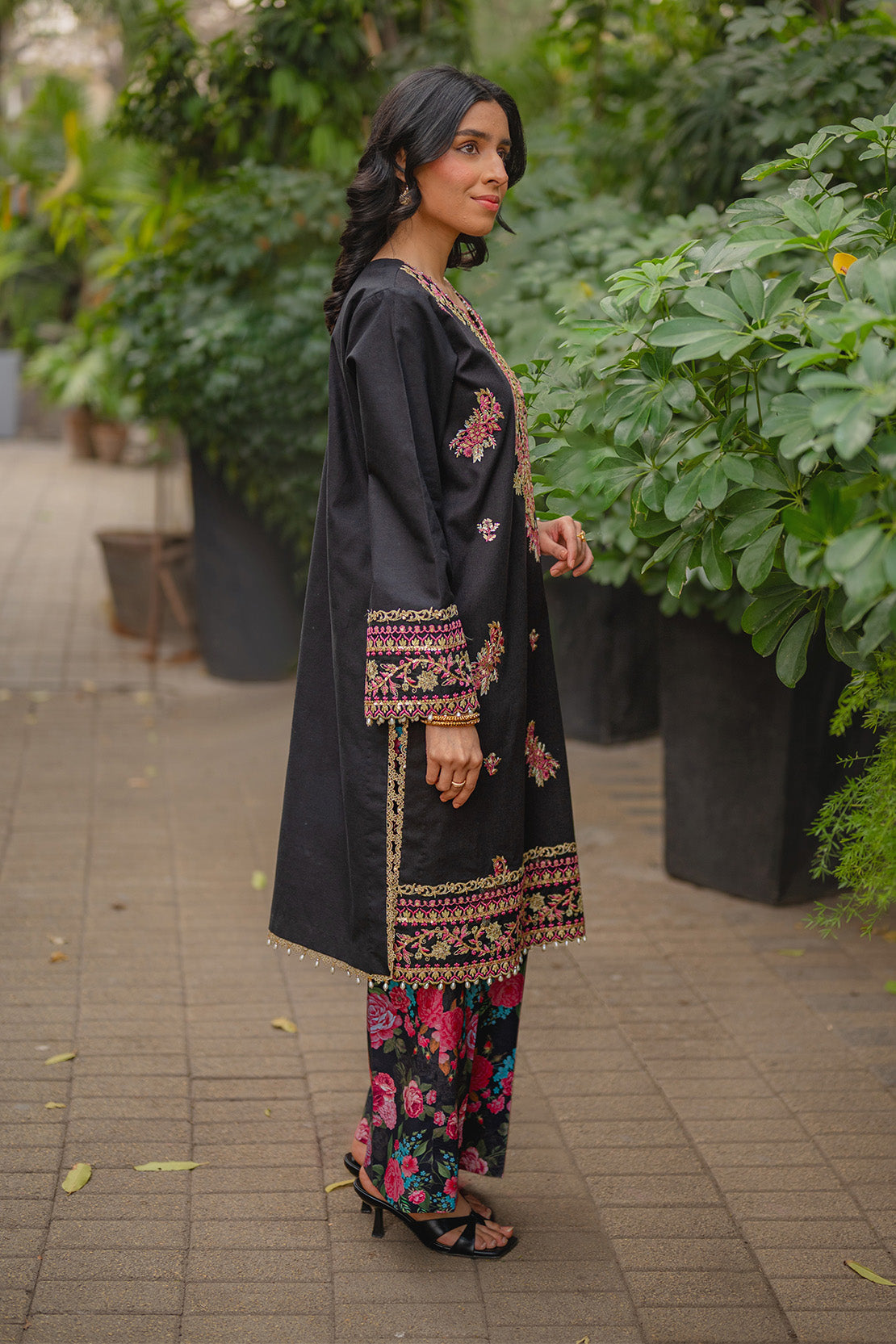 Embroidered - 2 Pc Lawn Suit
