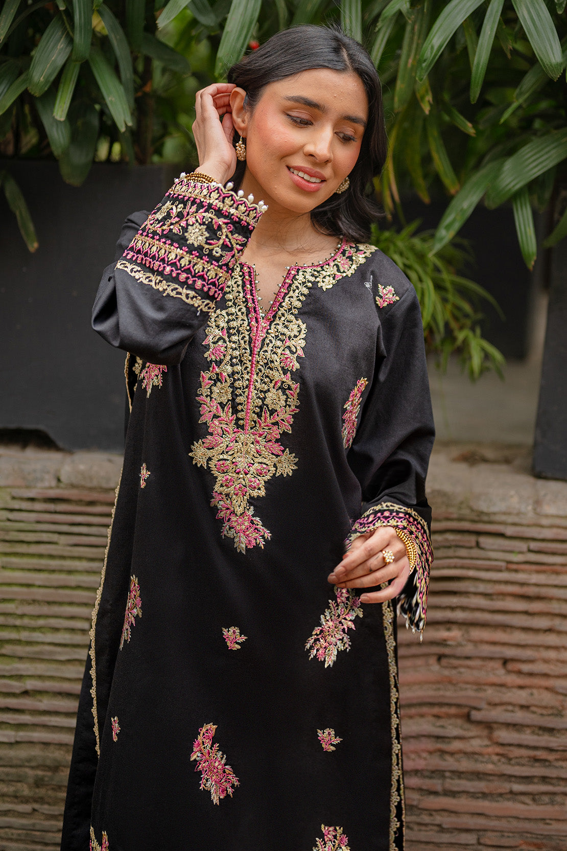Embroidered - 2 Pc Lawn Suit