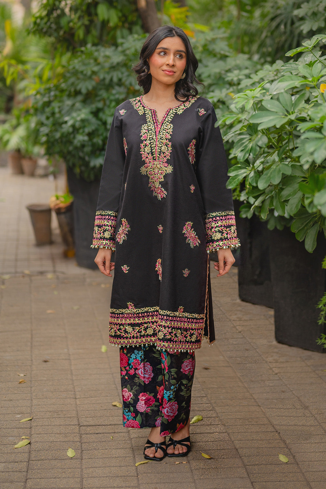 Embroidered - 2 Pc Lawn Suit