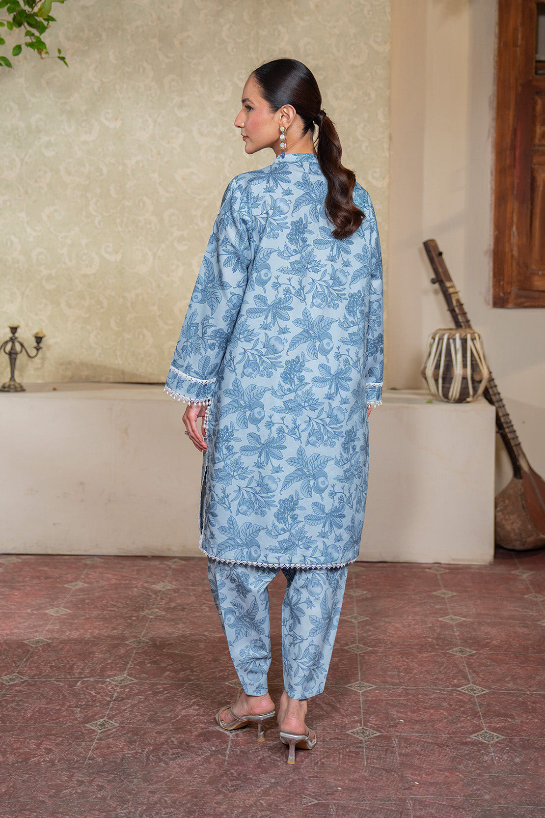 Embroidered - 2 Pc Lawn Suit