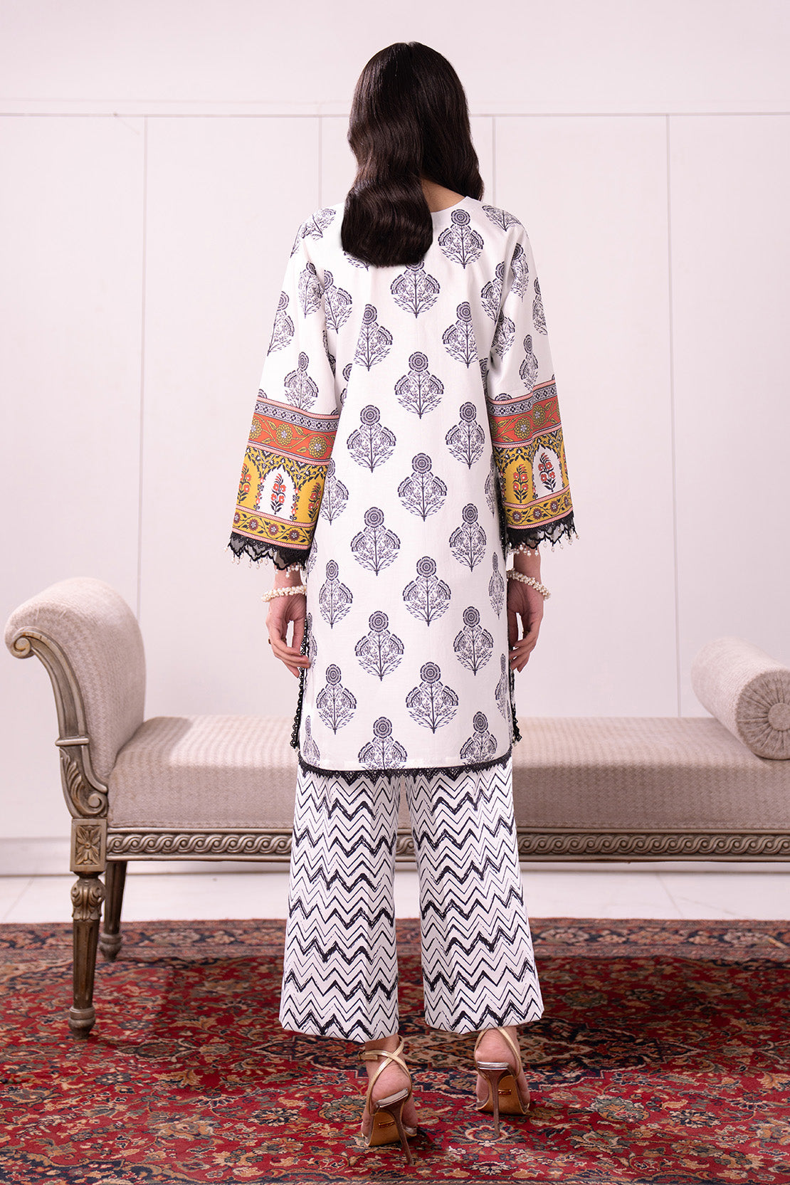 Embroidered - 2 Pc Lawn Suit