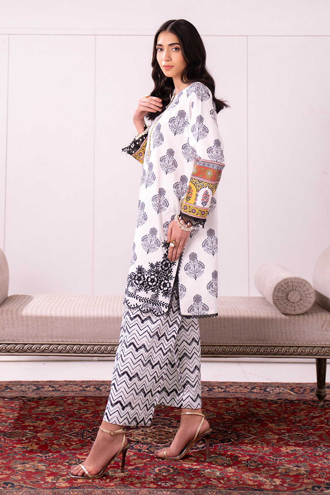 Embroidered - 2 Pc Lawn Suit