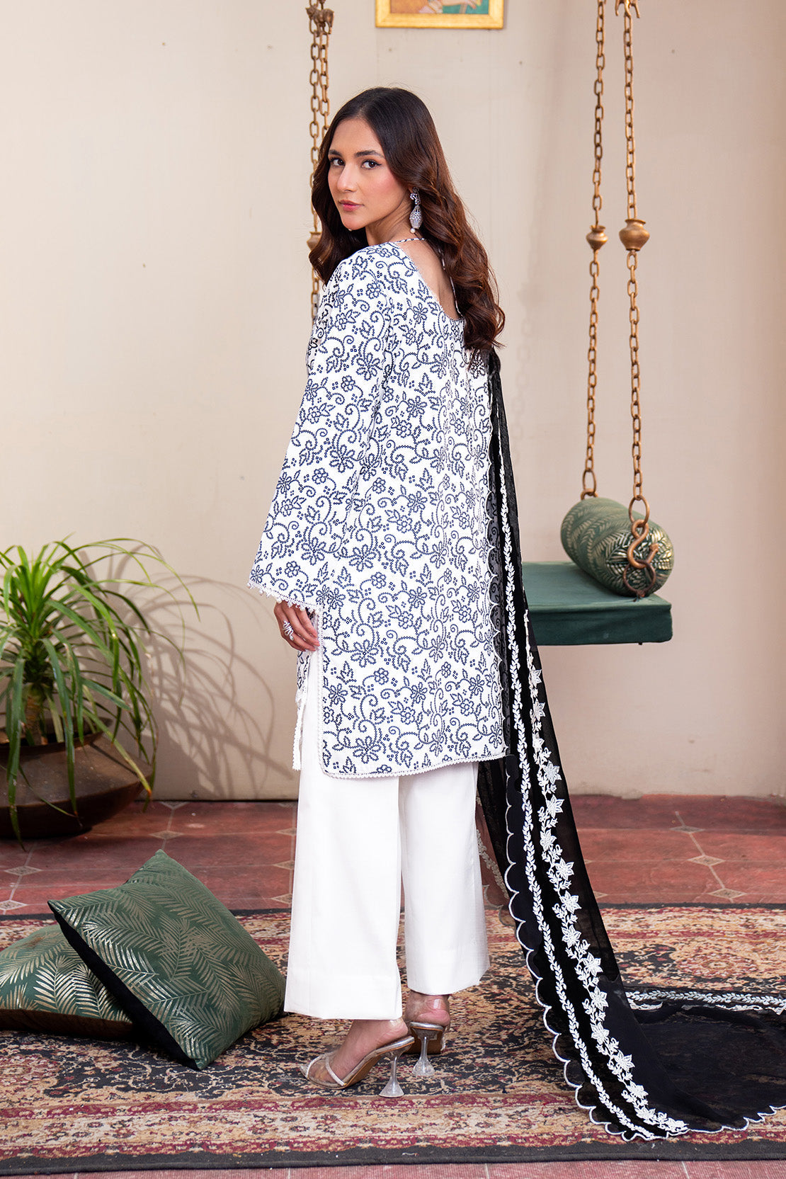 Embroidered - 3 Pc Lawn Suit (Chiffon Dupatta)