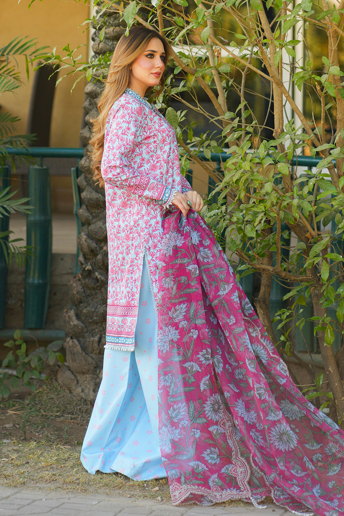 Embroidered - 3 Pc Lawn Suit (Organza Dupatta)