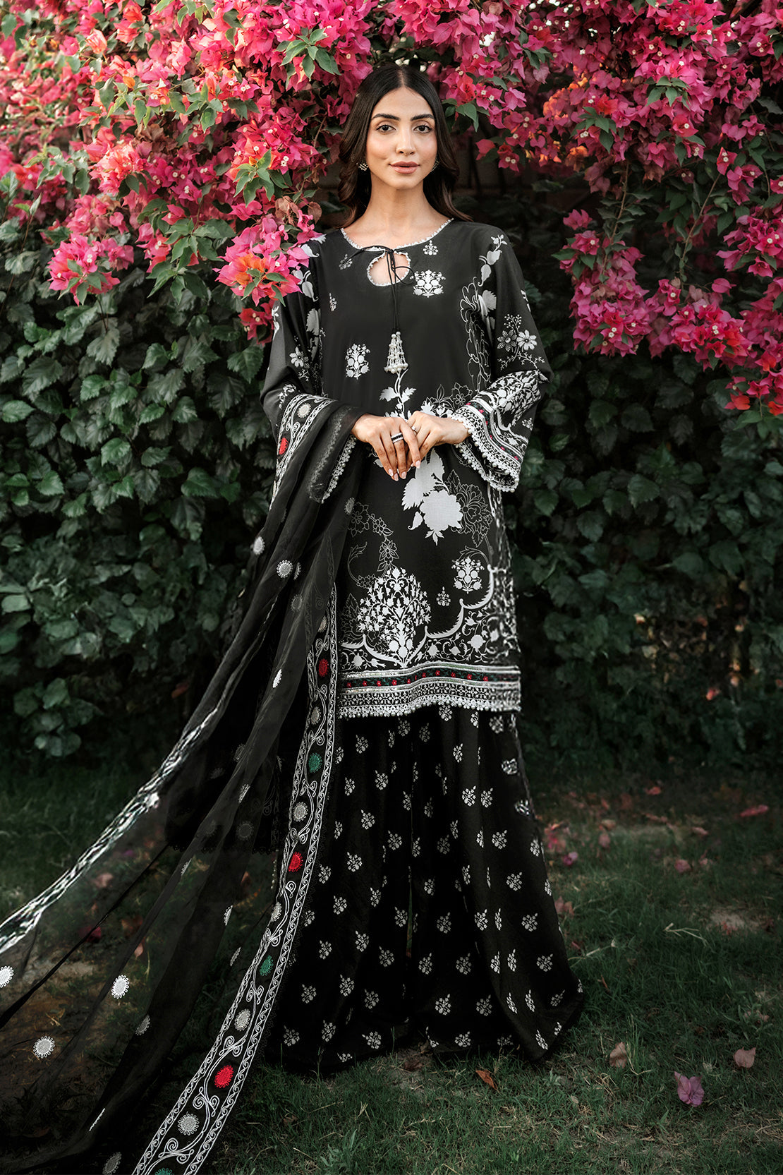 Embroidered - 3 Pc Lawn Suit (Organza Dupatta)