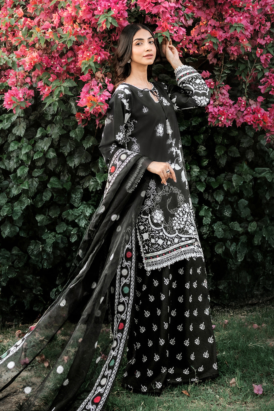 Embroidered - 3 Pc Lawn Suit (Organza Dupatta)