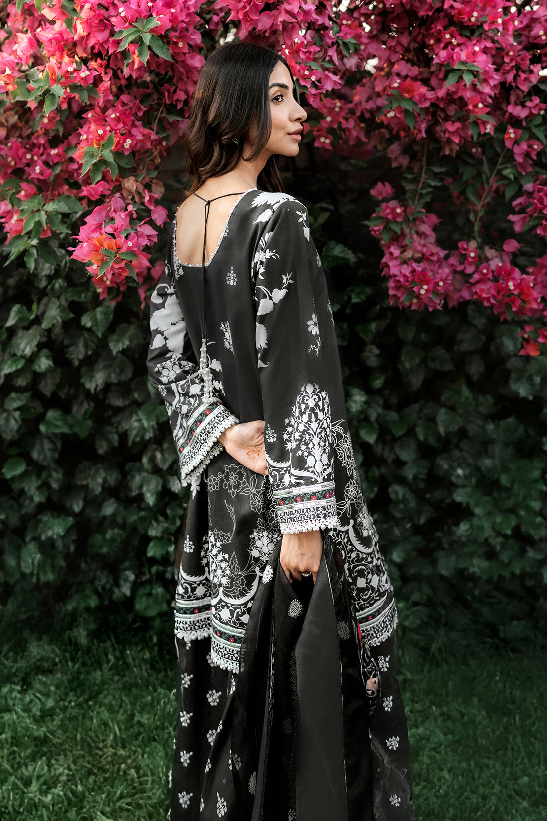 Embroidered - 3 Pc Lawn Suit (Organza Dupatta)