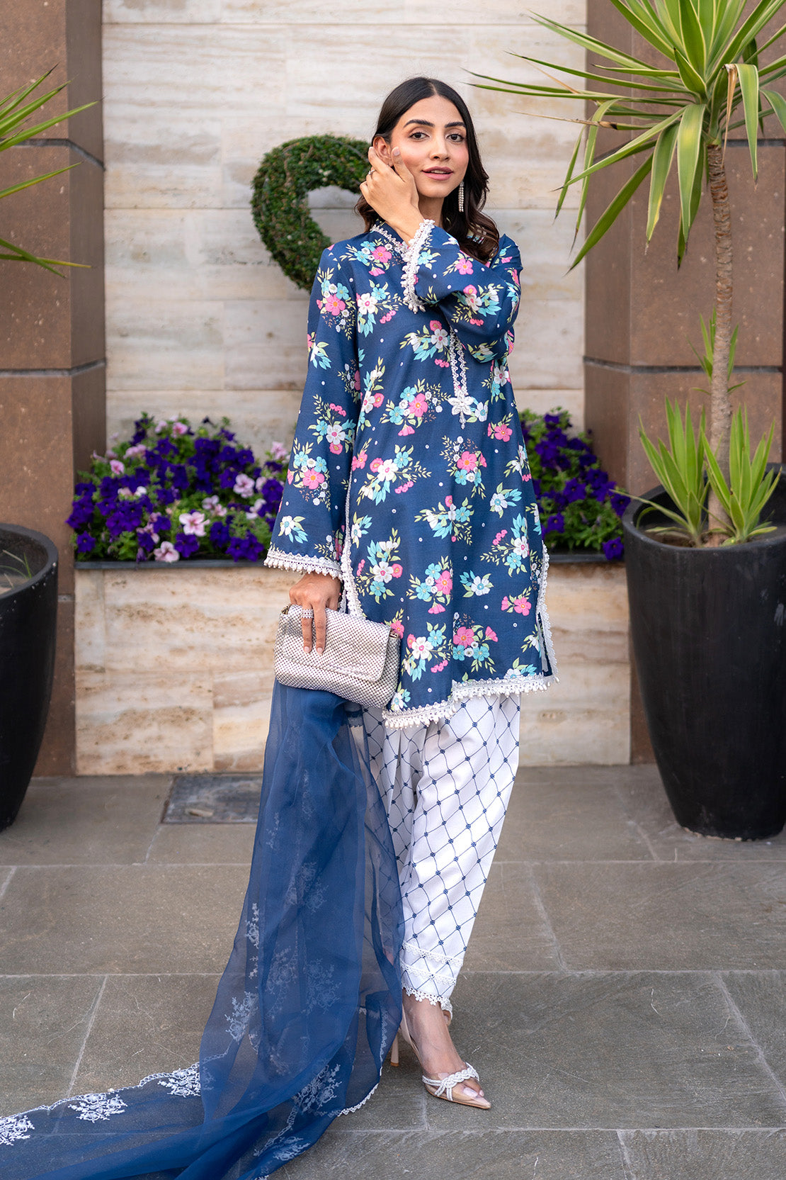 Embroidered - 3 Pc Lawn Suit (Organza Dupatta)