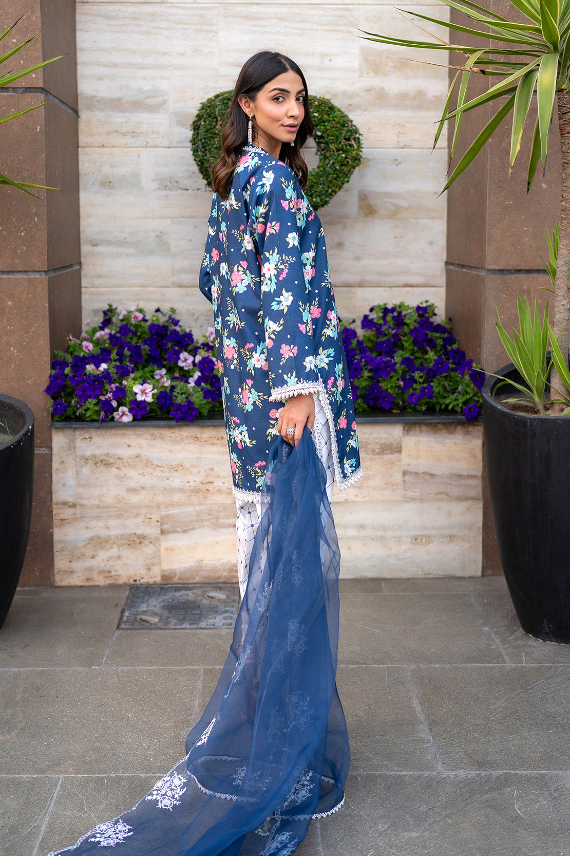 Embroidered - 3 Pc Lawn Suit (Organza Dupatta)