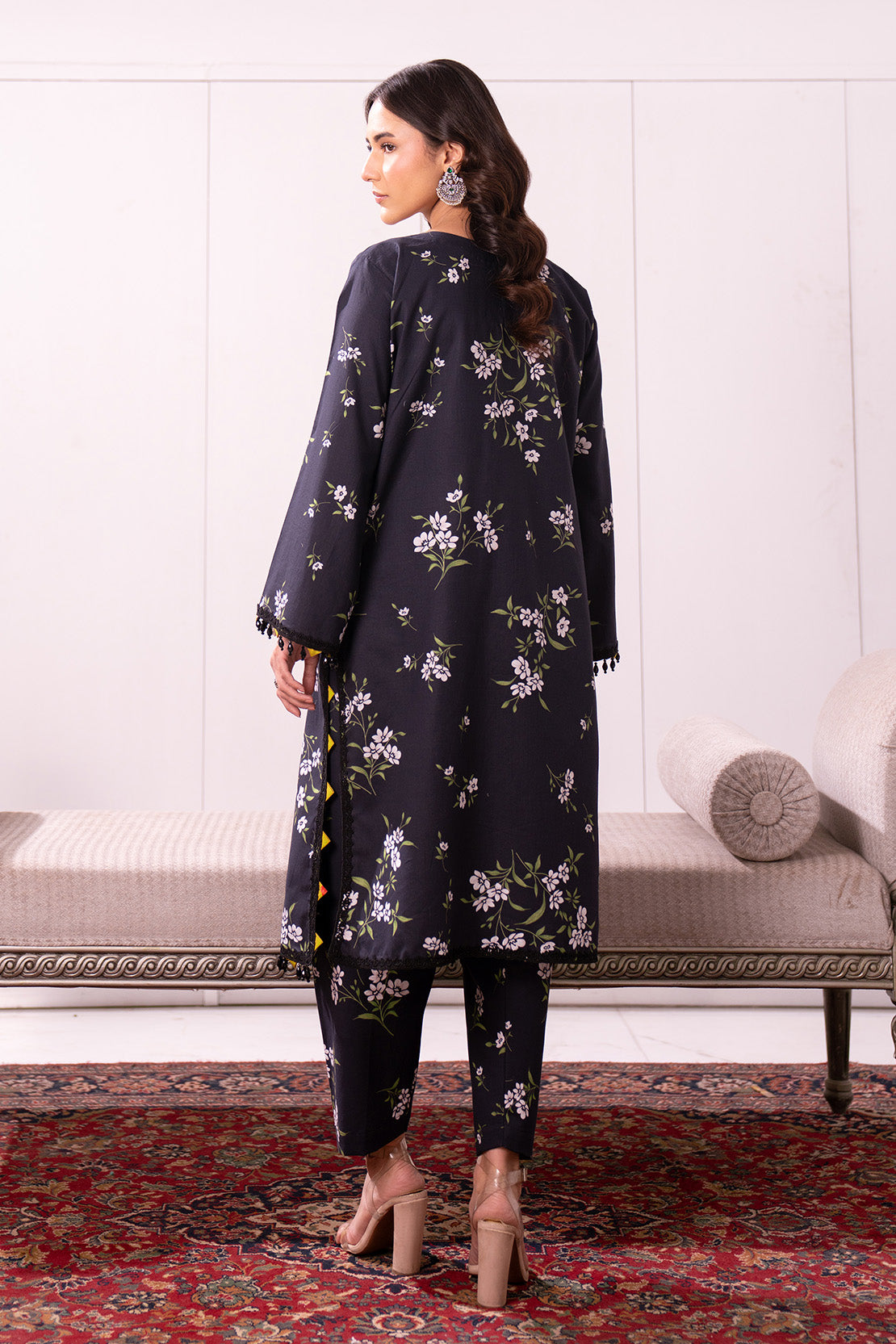 Embroidered - 2 Pc Lawn Suit