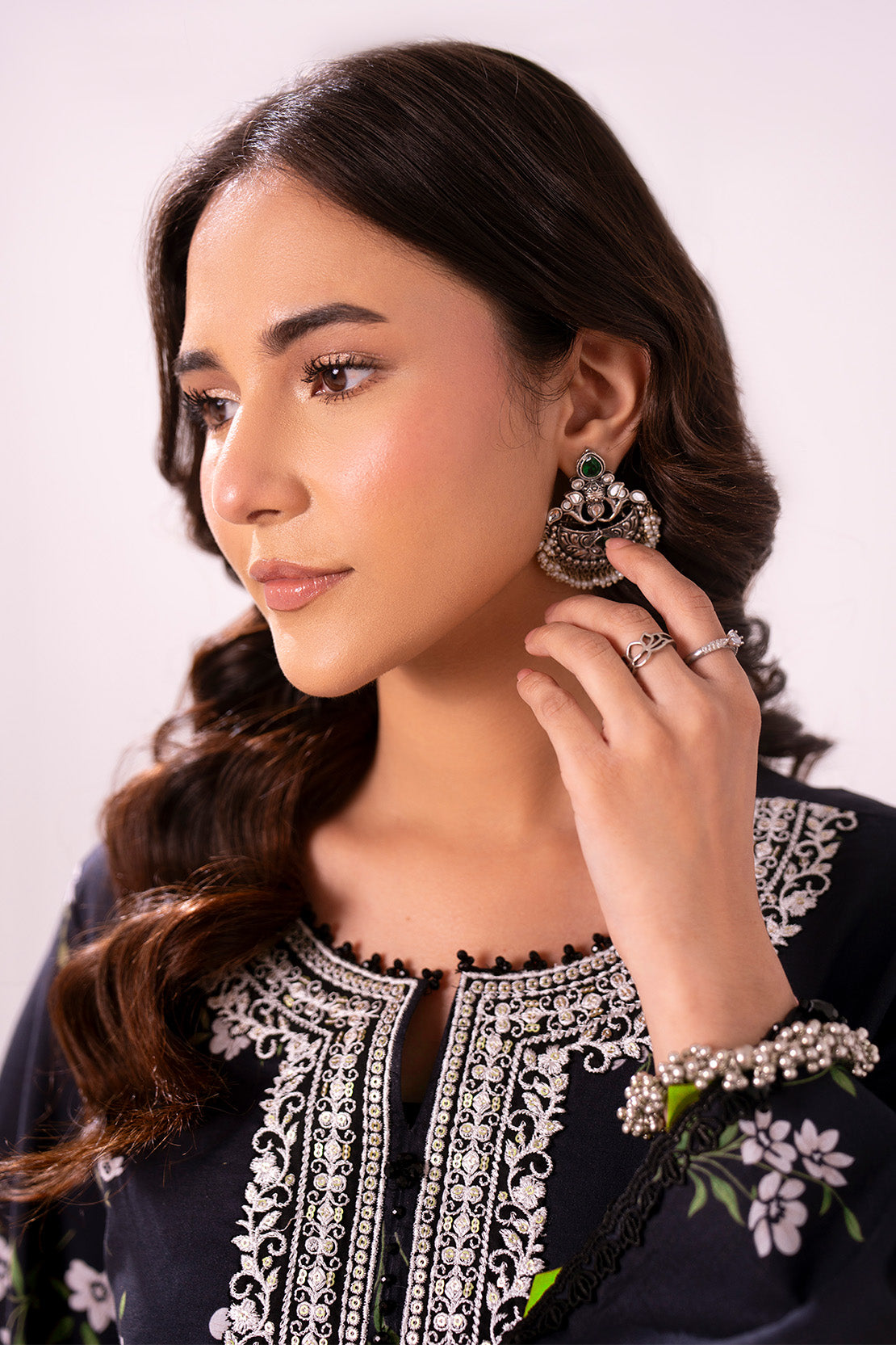 Embroidered - 2 Pc Lawn Suit