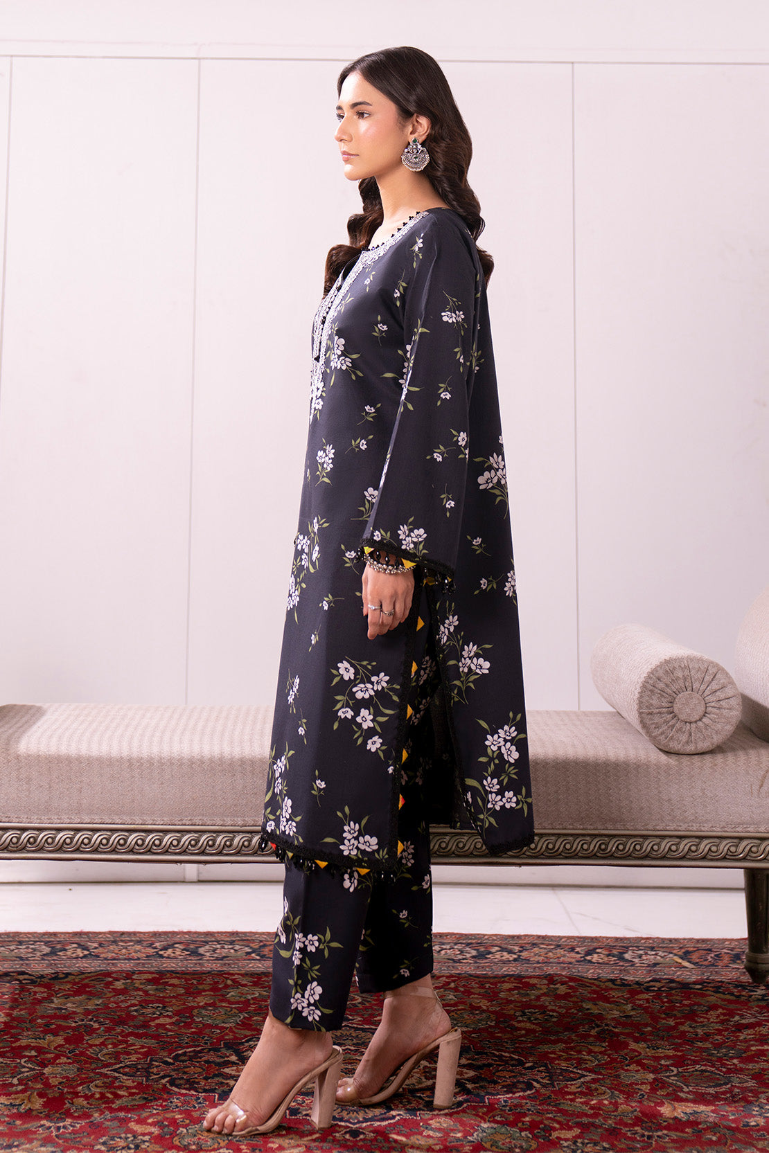 Embroidered - 2 Pc Lawn Suit
