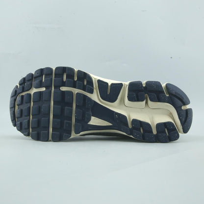 NIKE ZOOM VOMERO 5