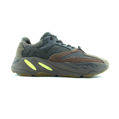 ADIDAS  YEEZY BOOST 700