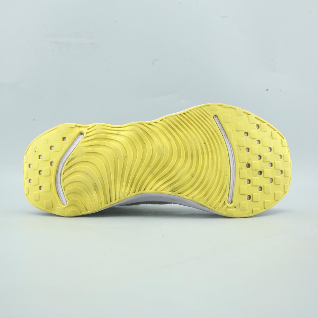 NIKE MOTIVA