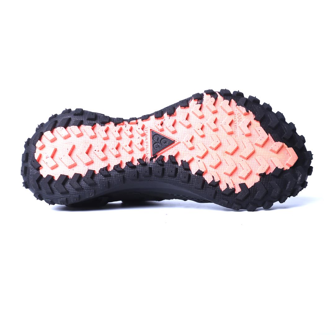 NIKE  ACG MOUNTAIN FLY LOW