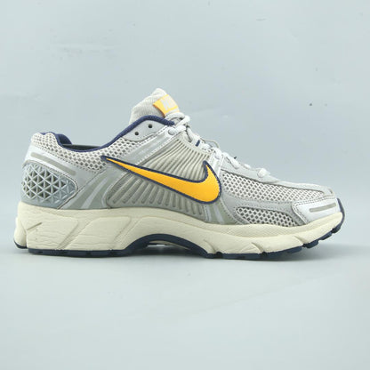 NIKE ZOOM VOMERO 5