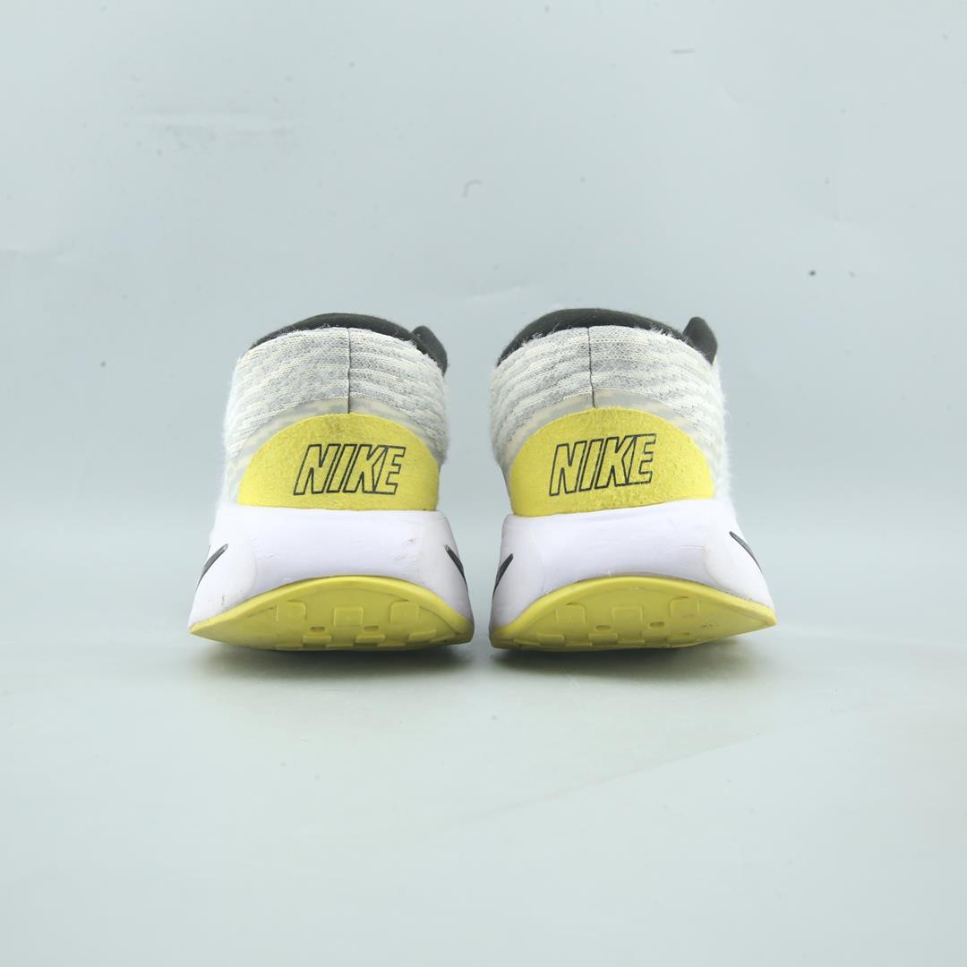 NIKE MOTIVA