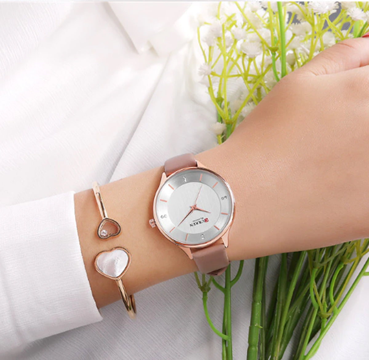 CURREN 9041 Women's Leather Straps Watch