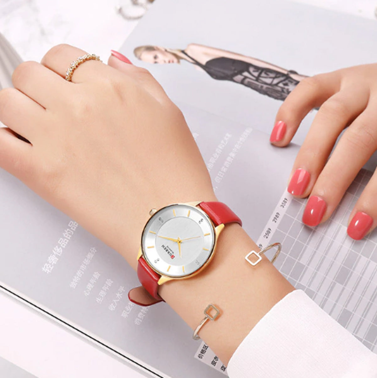 CURREN 9041 Women's Leather Straps Watch