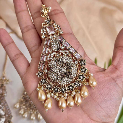 Ambera Earrings Teeka Set