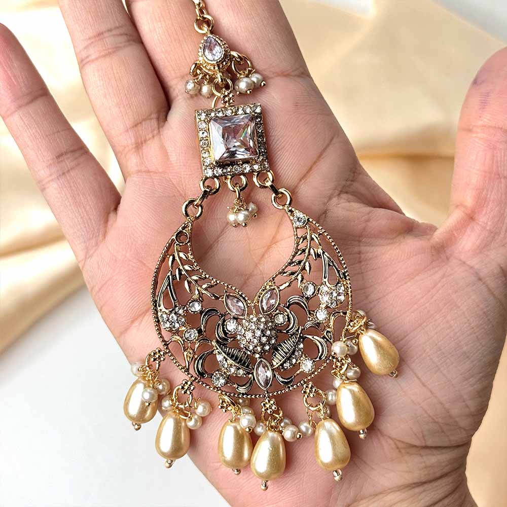 Annika Earrings Teeka Set