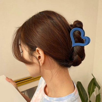 Matte Heart Claw Clip