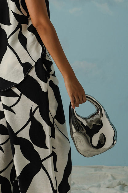 THE RUNWAY METAL CLUTCH