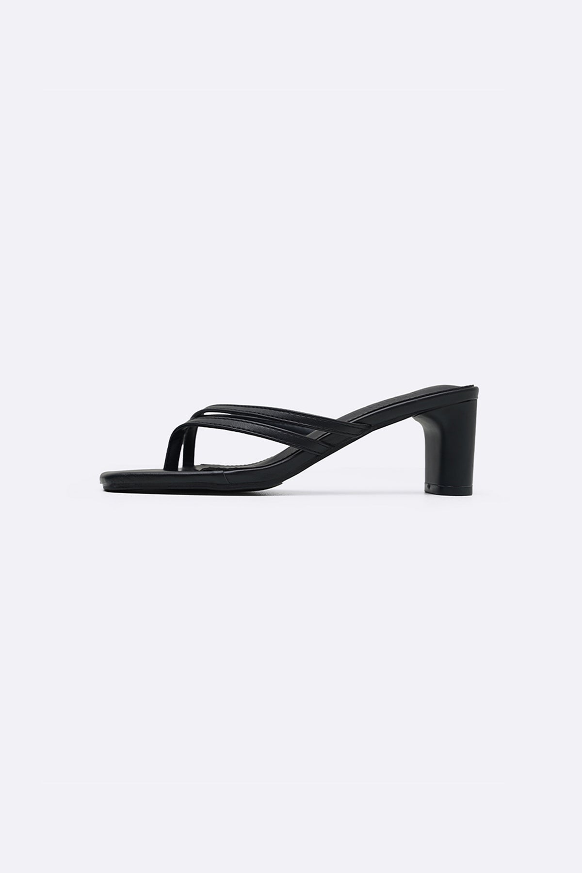 EDITORIAL BLOCK HEELS