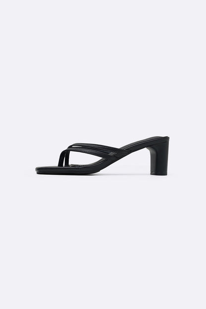 EDITORIAL BLOCK HEELS