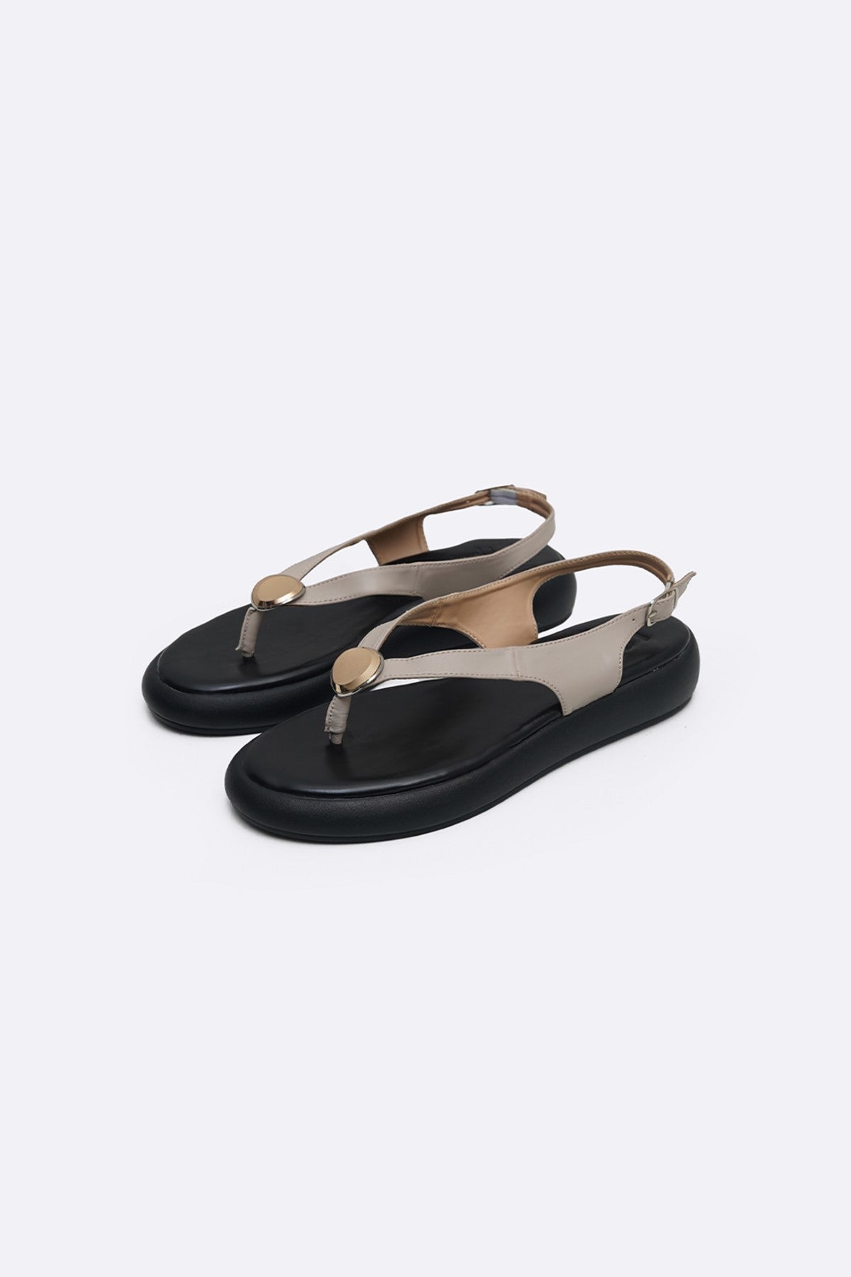 BUTTON FLIP SANDALS