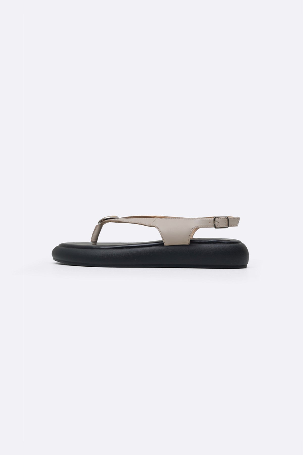 BUTTON FLIP SANDALS