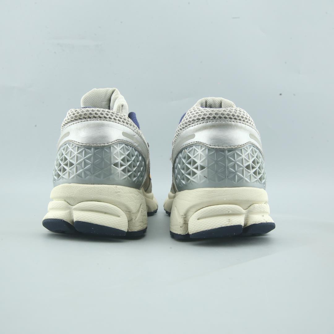 NIKE ZOOM VOMERO 5