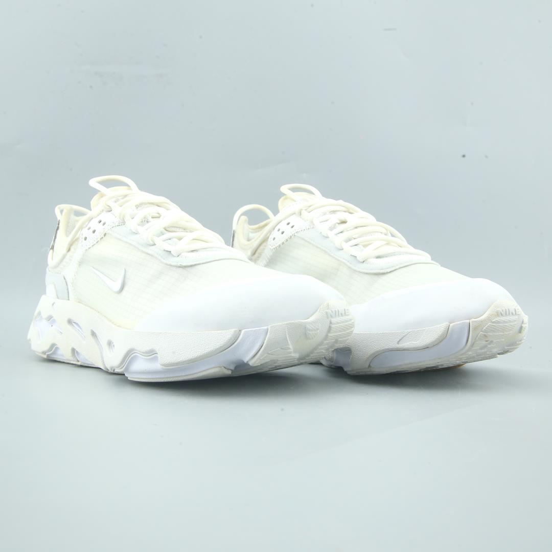NIKE REACT LIVE