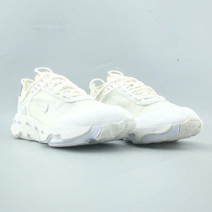 NIKE REACT LIVE