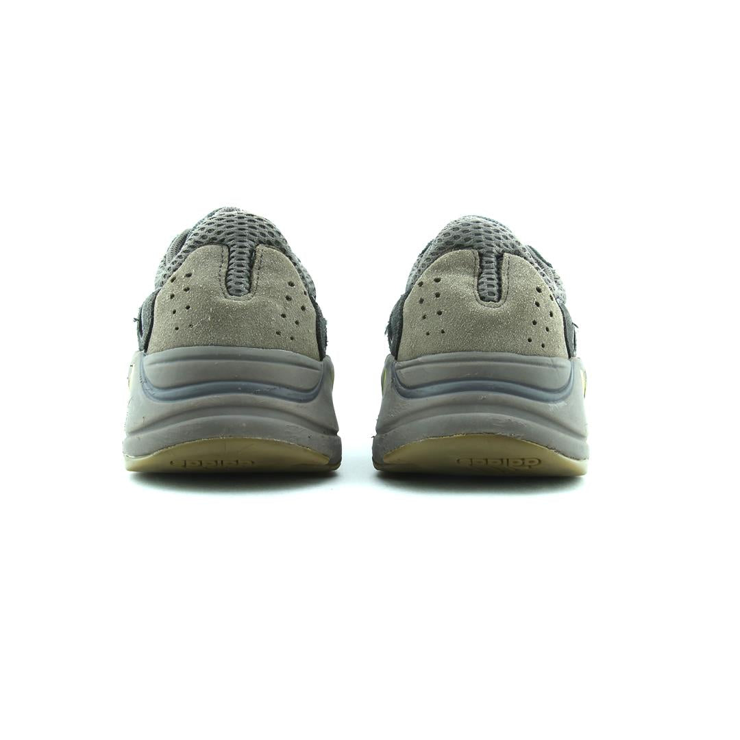 ADIDAS  YEEZY BOOST 700